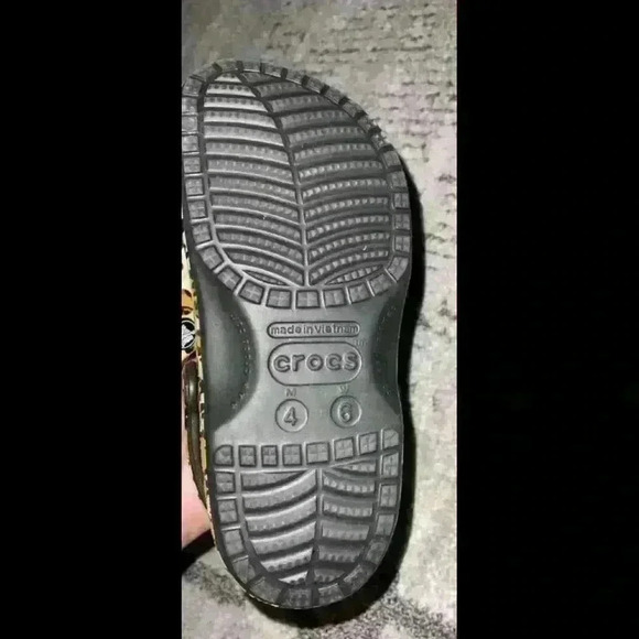 Disney Parks Crocs Womens Size 6 Mickey Leopard Print Slip On Animal Kingdom - Picture 4 of 4